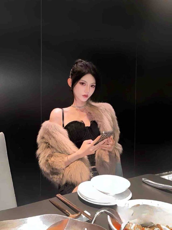 身高：172年纪：02胸围：36E体重：53kg肤色：雪白T台模特 高冷 气质御姐范儿 高素质🥢腿（有纹身 花臂）