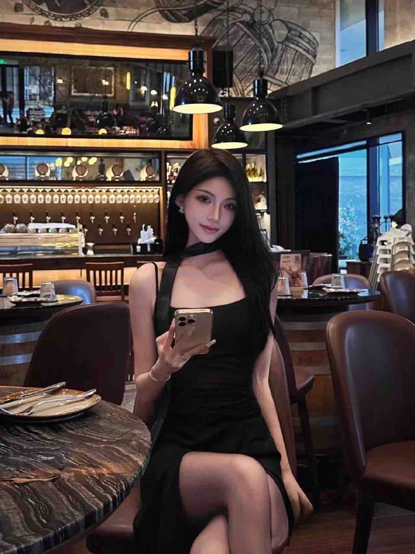 身高：172年纪：02胸围：36E体重：53kg肤色：雪白T台模特 高冷 气质御姐范儿 高素质🥢腿（有纹身 花臂）