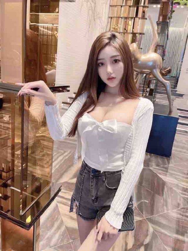 重庆书书🏠175D极品御姐 车模兼职 皮肤雪白