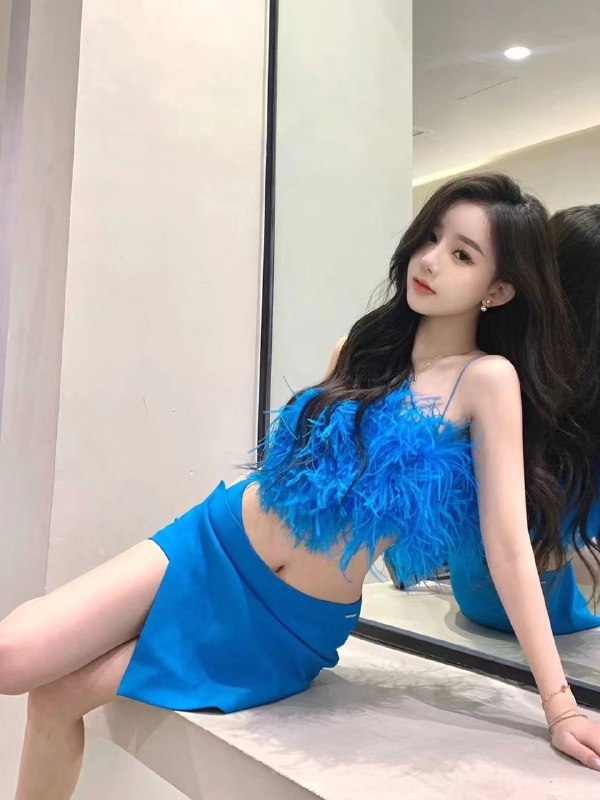 哲喵喵🏠02年     身高168（净身高）体重42kg，熊维D• 艺术生🩰🎨冷白皮🎀• 性格甜美可爱温柔🍒🍓🧸• 只愿意做哥哥一个人的小宝贝💖。