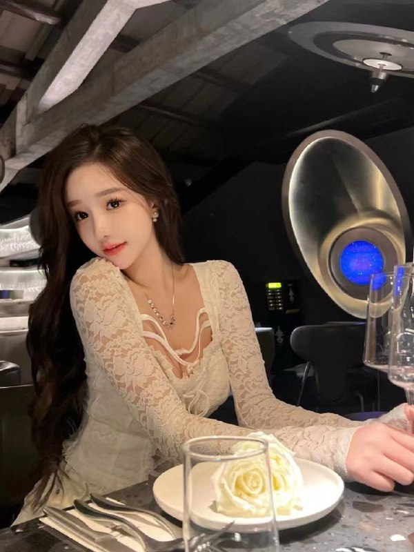 重庆哲喵喵🏠02年     身高168（净身高）体重42kg，熊维D• 艺术生🩰🎨冷白皮🎀• 性格甜美可爱温柔🍒🍓🧸• 只愿意做哥哥一个人的小宝贝💖。