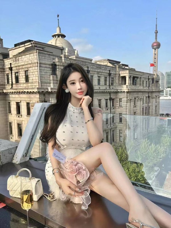 重庆哲喵喵🏠02年     身高168（净身高）体重42kg，熊维D• 艺术生🩰🎨冷白皮🎀• 性格甜美可爱温柔🍒🍓🧸• 只愿意做哥哥一个人的小宝贝💖。