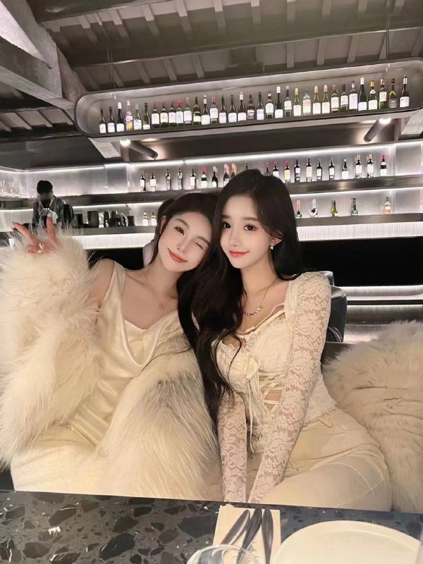 重庆哲喵喵🏠02年     身高168（净身高）体重42kg，熊维D• 艺术生🩰🎨冷白皮🎀• 性格甜美可爱温柔🍒🍓🧸• 只愿意做哥哥一个人的小宝贝💖。