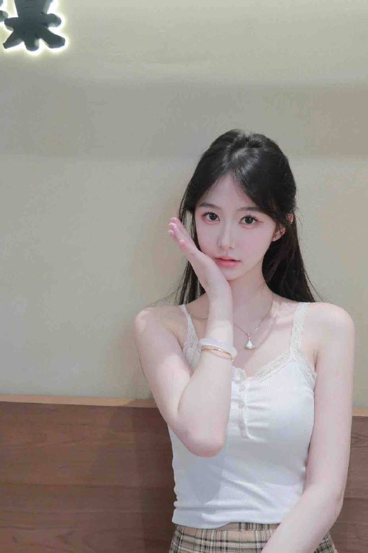 重庆天赐🏠在校艺术生，只兼职短开Height身高/170Weight体重/92·Bust /D·Age年龄/00年   ·全身无赘肉 S型身材     本人比照片漂亮贴心小女友大长腿    全身雪白，气质大牌   只接素质可