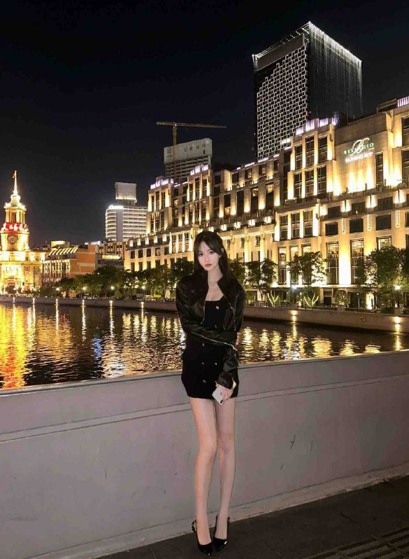 重庆天赐🏠在校艺术生，只兼职短开Height身高/170Weight体重/92·Bust /D·Age年龄/00年   ·全身无赘肉 S型身材     本人比照片漂亮贴心小女友大长腿    全身雪白，气质大牌   只接素质可