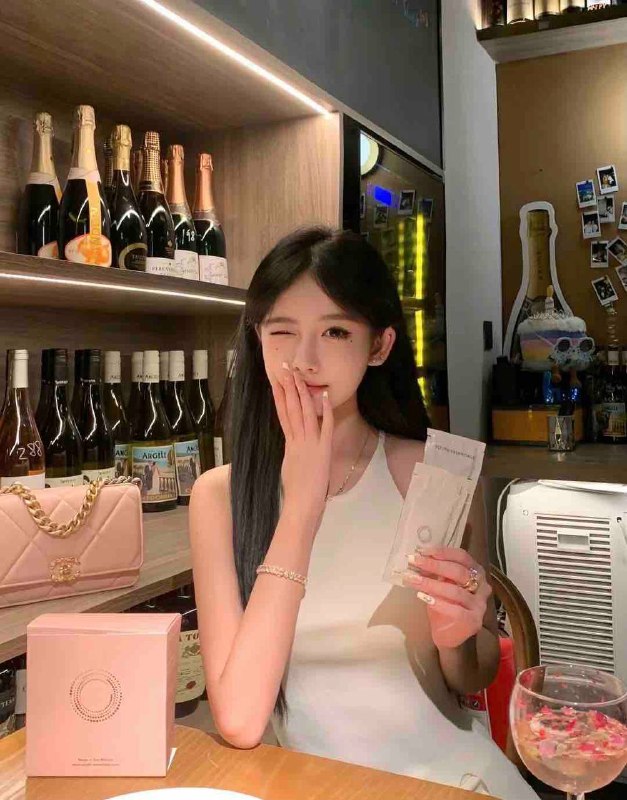 兼职💛真实0️⃣4️⃣年大二在读生🎓身高168体重46kg胸围c0️⃣4️⃣年🎬小学妹，首次深圳兼职超滑腻冷白皮无整款素颜小清新温柔可人活泼可爱 无一丝赘肉 您的初恋即视感