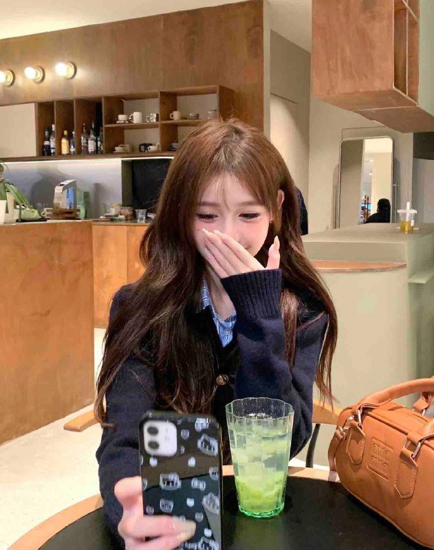 兼职💛真实0️⃣4️⃣年大二在读生🎓身高168体重46kg胸围c0️⃣4️⃣年🎬小学妹，首次深圳兼职超滑腻冷白皮无整款素颜小清新温柔可人活泼可爱 无一丝赘肉 您的初恋即视感