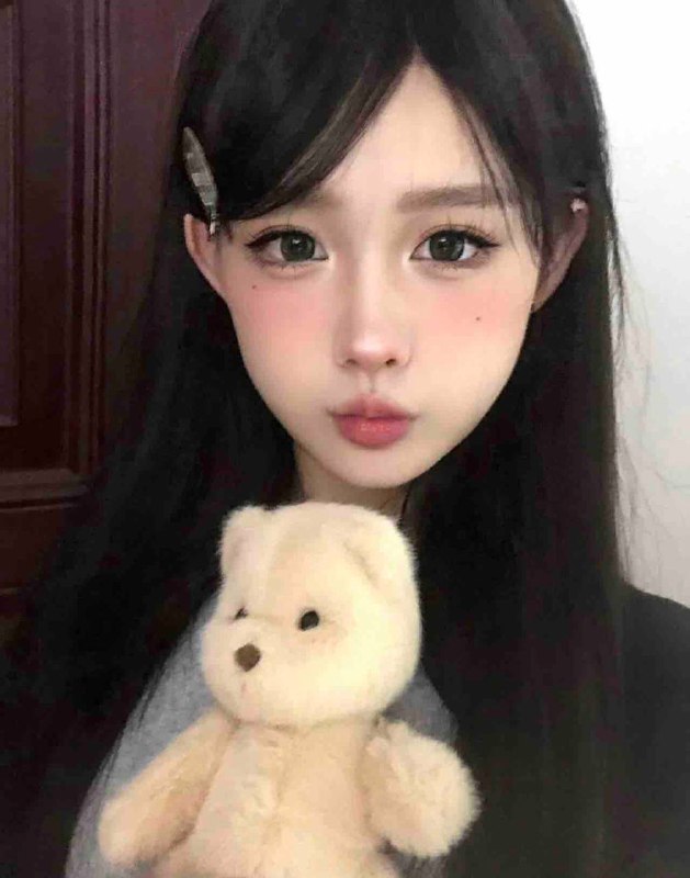 兼职💛真实0️⃣4️⃣年大二在读生🎓身高168体重46kg胸围c0️⃣4️⃣年🎬小学妹，首次深圳兼职超滑腻冷白皮无整款素颜小清新温柔可人活泼可爱 无一丝赘肉 您的初恋即视感