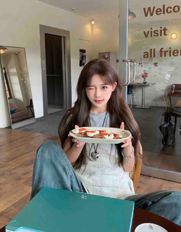 兼职💛真实0️⃣4️⃣年大二在读生🎓身高168体重46kg胸围c0️⃣4️⃣年🎬小学妹，首次深圳兼职超滑腻冷白皮无整款素颜小清新温柔可人活泼可爱 无一丝赘肉 您的初恋即视感