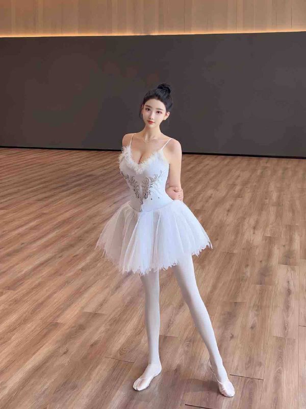 中央戏剧学院表演系本科在读学生兼职 170d 真极品新人 多才多艺 芭蕾舞女孩