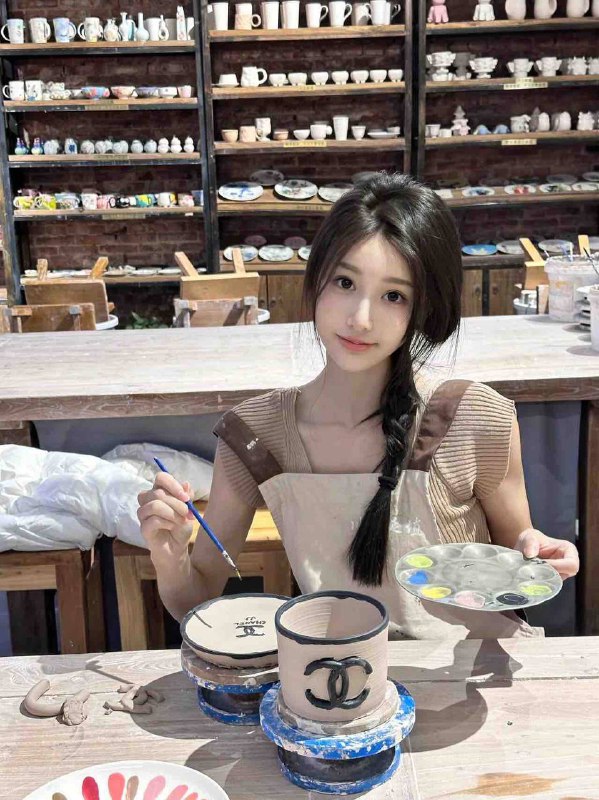 真人条件巨好纯兼职❤️人绝美冷白皮🥛婴儿肌肤吹弹可破喜白碧玺 只接素质课05年身高170🐻C 长期健身只接素质课