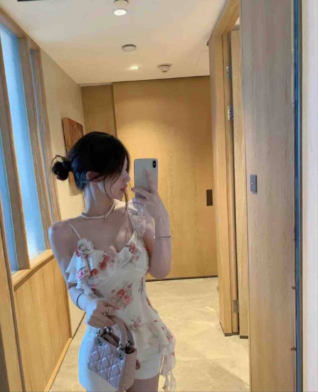 💎皮肤白嫩 身材高挑•年龄：04年•身高:   170•罩杯:   D💎皮肤白嫩 身材高挑 细腰翘臀 无一丝赘肉💎气质超棒 性格开朗 互动技术100%💎解锁各种高难度动作