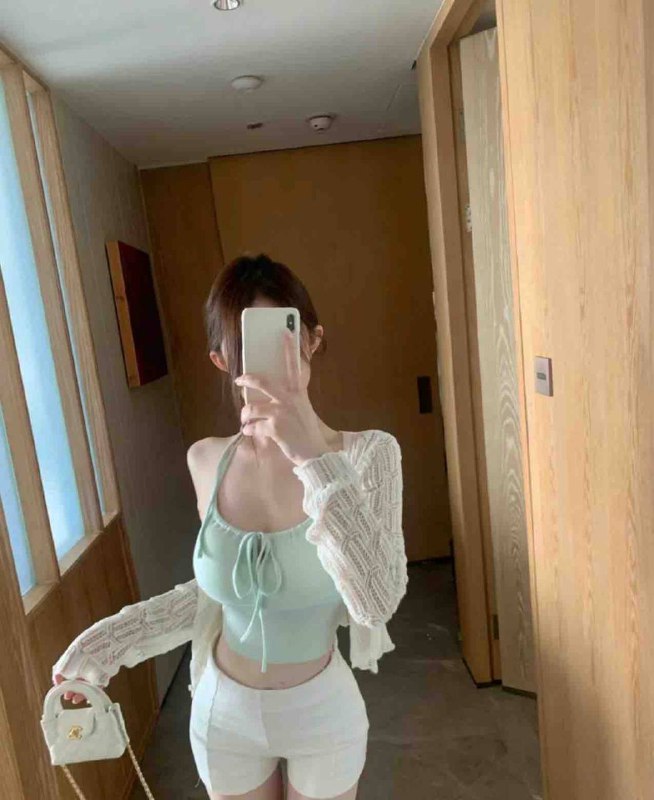 💎皮肤白嫩 身材高挑•年龄：04年•身高:   170•罩杯:   D💎皮肤白嫩 身材高挑 细腰翘臀 无一丝赘肉💎气质超棒 性格开朗 互动技术100%💎解锁各种高难度动作