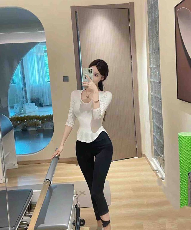 170/c车模身材，长腿细腰，皮肤白嫩，外纯内欲 渴望被征服欲很强🥰。