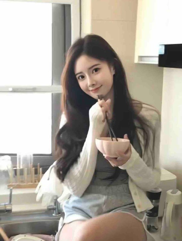 重庆诗淇🏠极品：在校学生能歌善舞  04年🉑纯🉑御纯天然全身0整🈚️纹身肤白牛奶肌 性格温柔有趣喜欢甜美可爱的必选款宝藏女孩 up up～𝐀𝐠𝐞/年龄   04        𝐁𝐮𝐬𝐭/胸围 D• 𝐇𝐞𝐢𝐠𝐡𝐭/净高170   𝐖𝐞𝐢𝐠𝐡𝐭/体重 88