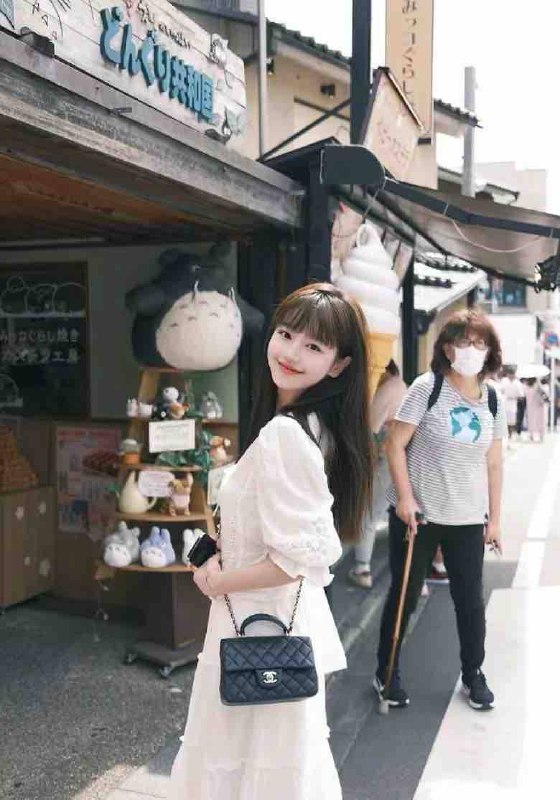 在校大学生👩‍🎓清纯可爱 甜美可人纯天然0整 可素颜见🉑完美身材S腰 三点粉冷白皮短期兼职 有jk丝袜🉑69🐍纹重庆本地人 交流素质情商在线