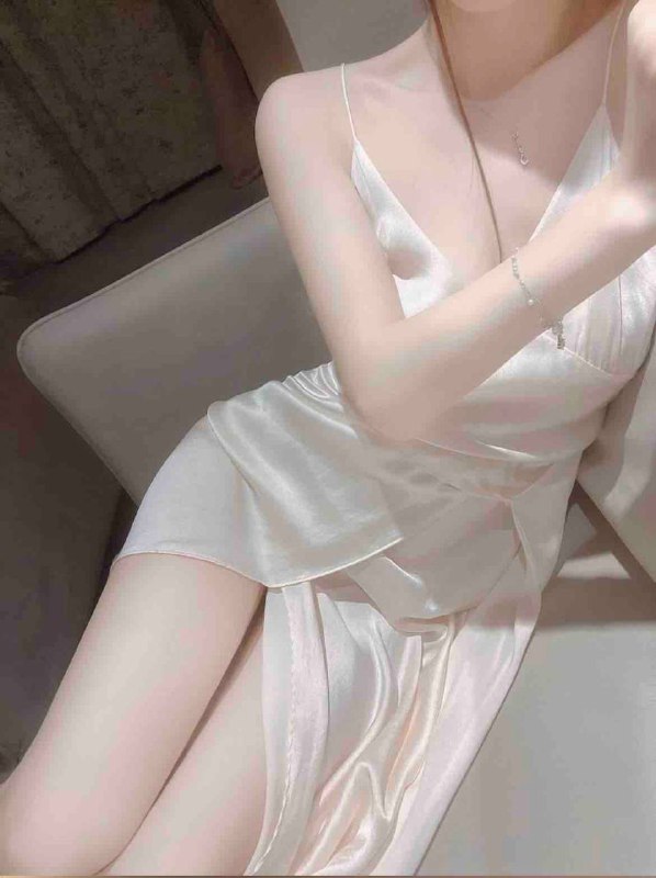 00年御姐范艺术学校生首次兼职皮肤雪白皮肤白嫩 细腰翘臀氵多首次下氵性格温柔期待你来解开更多姿势兴趣/健身/看书/旅游