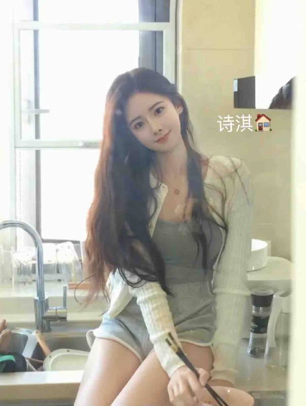 重庆诗淇🏠极品：在校学生能歌善舞  04年🉑纯🉑御纯天然全身0整🈚️纹身肤白牛奶肌 性格温柔有趣喜欢甜美可爱的必选款宝藏女孩 up up～𝐀𝐠𝐞/年龄   04        𝐁𝐮𝐬𝐭/胸围 D• 𝐇𝐞𝐢𝐠𝐡𝐭/净高170   𝐖𝐞𝐢𝐠𝐡𝐭/体重 88