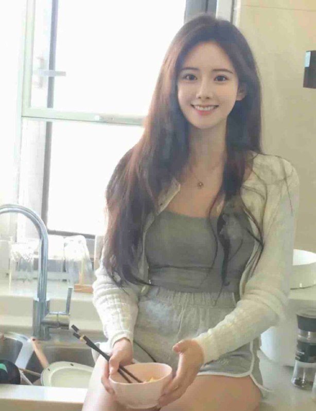 重庆诗淇🏠极品：在校学生能歌善舞  04年🉑纯🉑御纯天然全身0整🈚️纹身肤白牛奶肌 性格温柔有趣喜欢甜美可爱的必选款宝藏女孩 up up～𝐀𝐠𝐞/年龄   04        𝐁𝐮𝐬𝐭/胸围 D• 𝐇𝐞𝐢𝐠𝐡𝐭/净高170   𝐖𝐞𝐢𝐠𝐡𝐭/体重 88