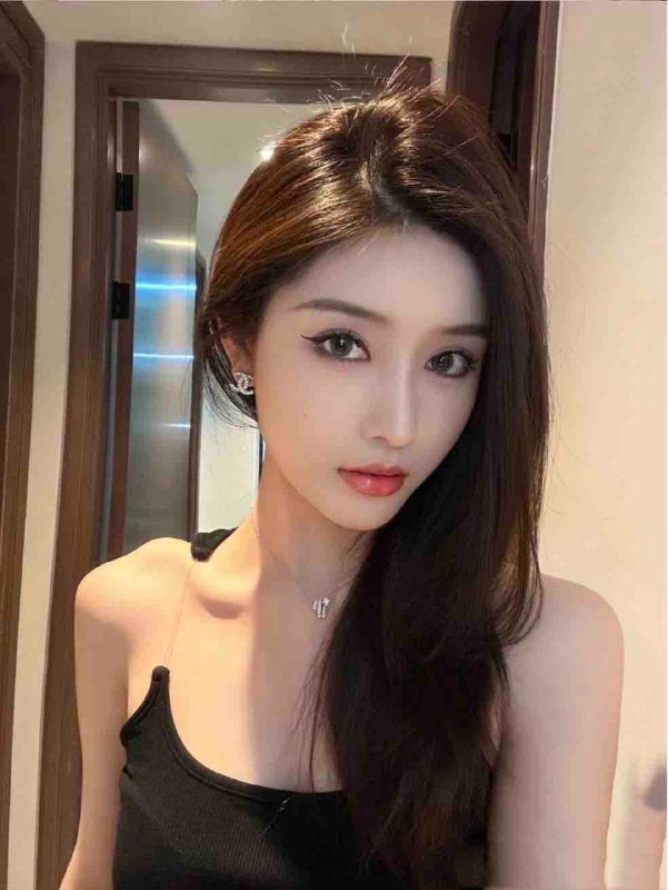 170D皮肤白皙光滑，🐻大🍑臀🈶️制服。可盐可甜🍬盐于律己 甜以待人 健康可爱.没有眼袋是暴涅的屠夫也是温顺的宠物你喜欢的样子我都有.听我的 考虑一下我💕百成不退