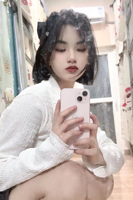 #重庆水原希子独家真实在校学生👩‍🎓邻家女孩儿❤️细滑 160🐻B 真实06年❤️纯天然无添加清纯0整傻白甜❤️腼腆羞涩小萝莉。