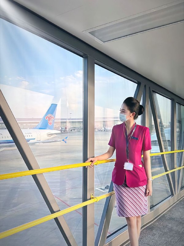 #重庆南方航空 在飞空姐 身高1.70 体重43公斤🐻C加 温柔 气质 高雅 有内涵 会聊天 给你热恋女朋友的感觉 证件齐全 一字马下腰 10星好评