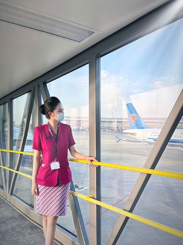#重庆南方航空 在飞空姐 身高1.70 体重43公斤🐻C加 温柔 气质 高雅 有内涵 会聊天 给你热恋女朋友的感觉 证件齐全 一字马下腰 10星好评