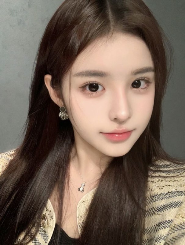 重庆加菲猫🏠➕清纯甜欲04-170D❏ 05年❏  ʜɪɢʜᴛ/ 170ᴄᴍ ·ᴡᴇɪɢʜᴛ/44ᴋɢ ·Bust/D❏ 高尔夫🏌🏻‍♀️滑雪🏂🏻瑜伽🧘🏻‍♀️爱好极其广泛短暂停留，性格好不装杯，单纯，不职业不风尘，只接素质k独家，与中国知名企业百亿身家老总儿子，恋爱3年刚分手，伤心遂下海，质量秒杀全部!!!相信顶级富二代的眼光!!!一切皆可验，合照也一堆。！