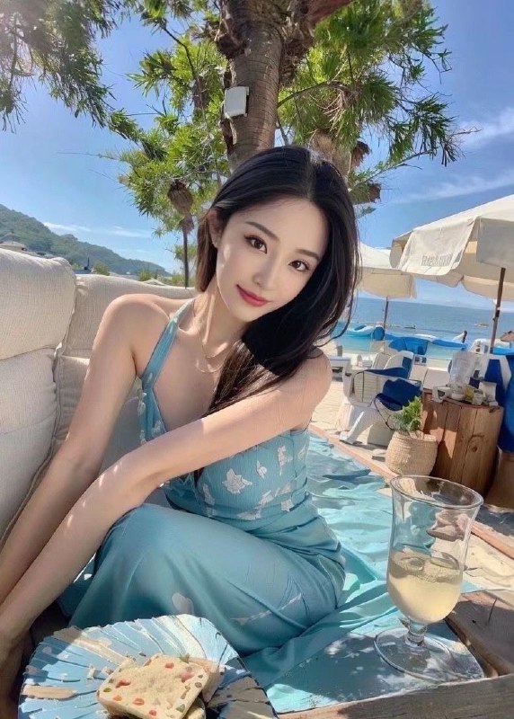 重庆 花海🏠172 气质纯欲时尚穿搭女博主🌟Height.身高/ 172/D🌟Age年龄.03年🌟弹钢琴🌟Hobby.兴趣/冲浪🏄滑雪⛷️健身 高尔夫⛳️🌟穿着洋气 自然女友感💫紧致皮肤雪白 性格开朗💫人间山茶花 情商高 给你初恋的感觉❤️‍🔥