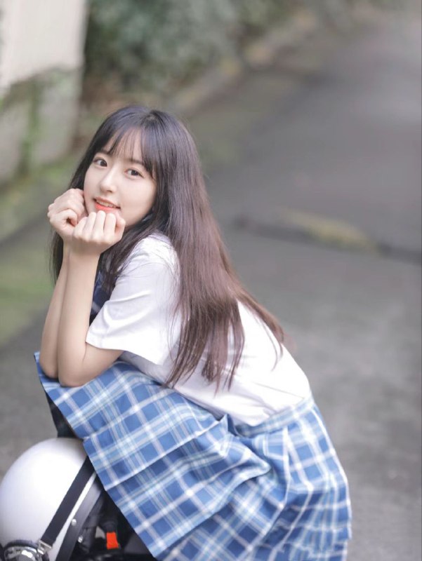 重庆 花海🏠新人 05🧑‍🎓音乐🎵舞蹈生05-165-C 纯新人 音乐生 爱舞蹈 皮肤雪白 可🐍，性格超好  皮肤白 期待与你相遇