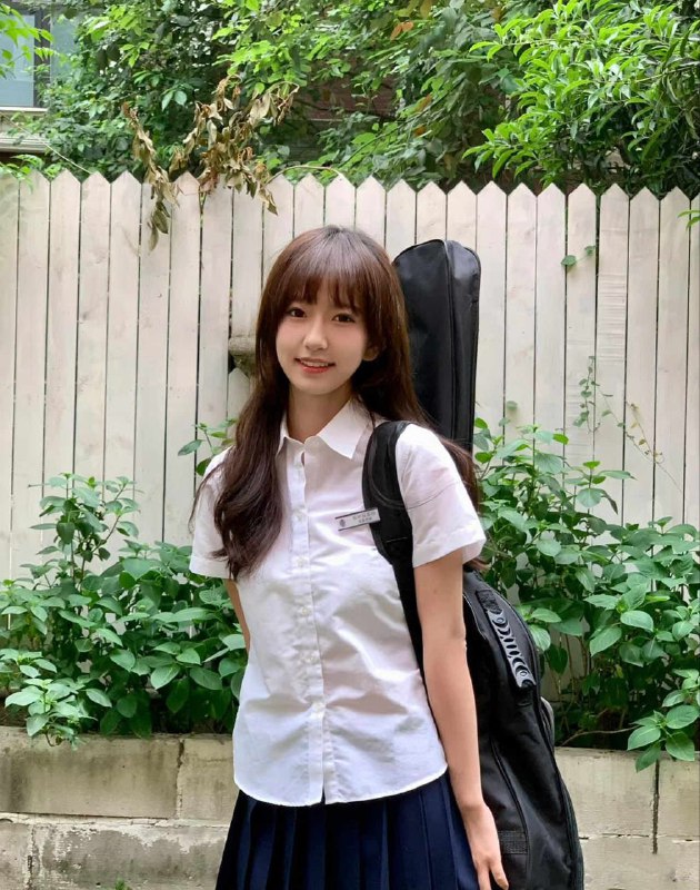 重庆 花海🏠新人 05🧑‍🎓音乐🎵舞蹈生05-165-C 纯新人 音乐生 爱舞蹈 皮肤雪白 可🐍，性格超好  皮肤白 期待与你相遇