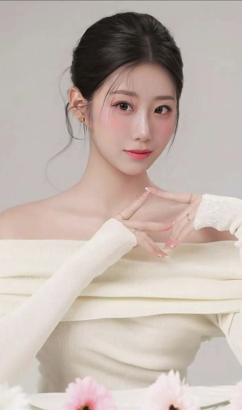 重庆•路远🏡杂志特聘模特，首次重庆🎬• 𝟗𝟗年 170  𝟒𝟔ᴋɢ 天然C 马甲线筷子腿牛奶肌  A4腰  双商在线• 高素质 高学历 圈外兼职，低素质勿扰.超高颜值 瘦高雪白 温柔高素质，穿衣洋气