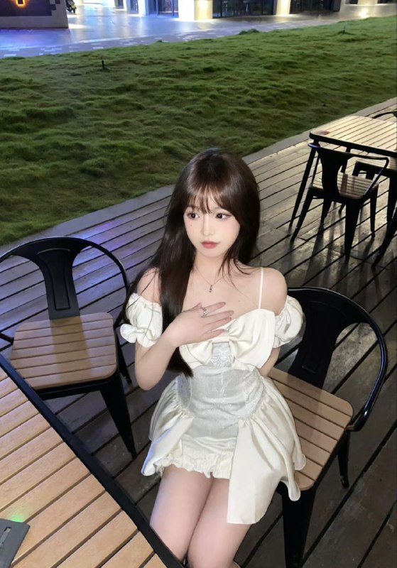 重庆•路远🏡曼曼 圈外兼职 165 19岁在校爱笑贪玩的女孩～重庆路远🏠极品白小纯 学生兼职 168c 02年皮肤紧致雪白 纯欲