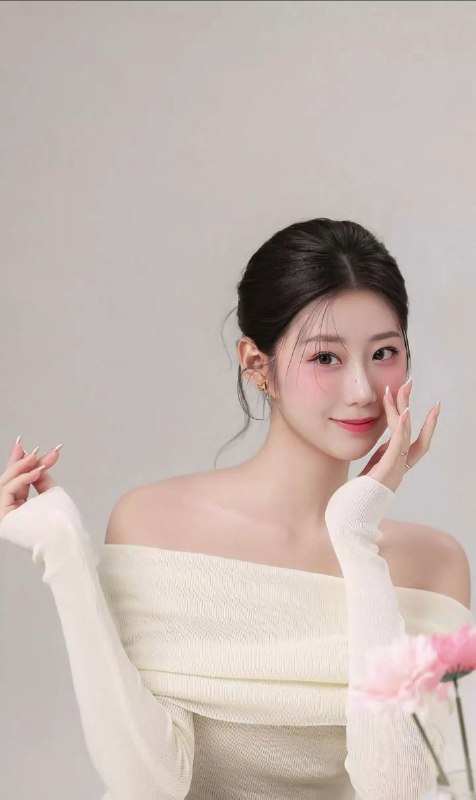 重庆•路远🏡杂志特聘模特，首次重庆🎬• 𝟗𝟗年 170  𝟒𝟔ᴋɢ 天然C 马甲线筷子腿牛奶肌  A4腰  双商在线• 高素质 高学历 圈外兼职，低素质勿扰.超高颜值 瘦高雪白 温柔高素质，穿衣洋气