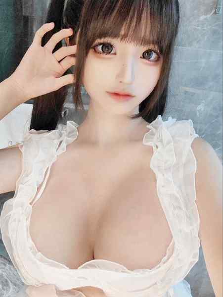 重庆小哲家 极品新人首开极品小萝莉168D 一线天超紧致浑身雪白！天然大胸，粉色neinei～爱幻想爱做梦爱干饭的二次元萌妹一名～超多小衣服 等哥哥来和我开启不同的角色唷～