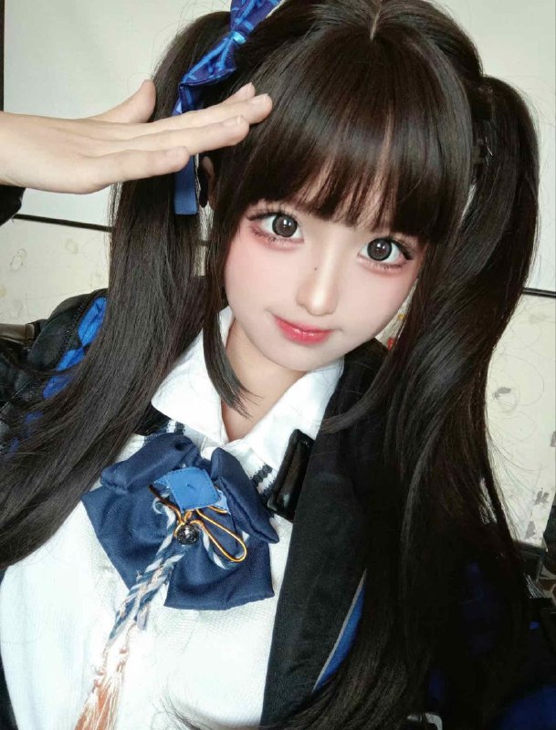 重庆小哲家 极品新人首开极品小萝莉168D 一线天超紧致浑身雪白！天然大胸，粉色neinei～爱幻想爱做梦爱干饭的二次元萌妹一名～超多小衣服 等哥哥来和我开启不同的角色唷～