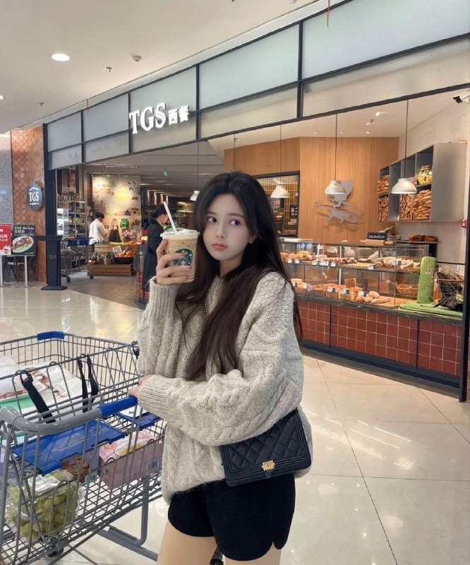 重庆 御姐 小哲🏠1.75🐻D04 175 D女孩 乖巧温柔，等你来拿捏