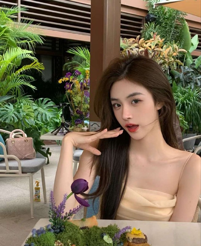 重庆 极品女孩小哲家沐莹莹🏠第一次下氵身青岛高171  年龄03体重91全方位服务女神  好评不断   性格开放筷子腿 瓜子脸大眼睛双眼皮 精通各种项目