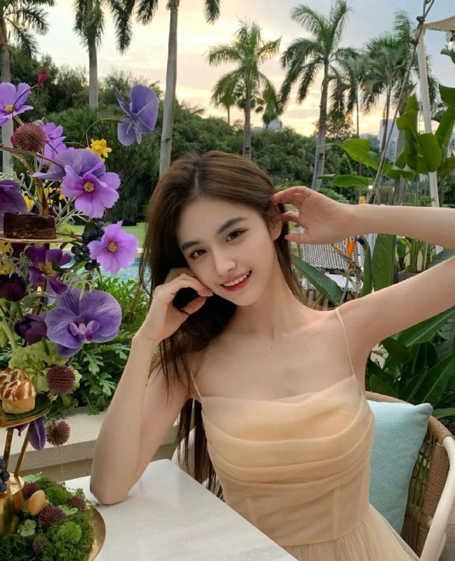 重庆 极品女孩小哲家沐莹莹🏠第一次下氵身青岛高171  年龄03体重91全方位服务女神  好评不断   性格开放筷子腿 瓜子脸大眼睛双眼皮 精通各种项目