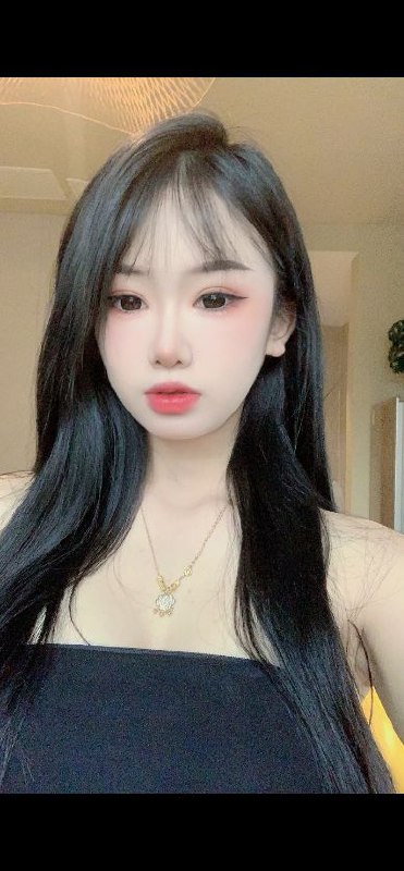 重庆军赐家重庆纯新人03年在校学生，全身白如雪，三点粉嫩会钢琴，现代舞