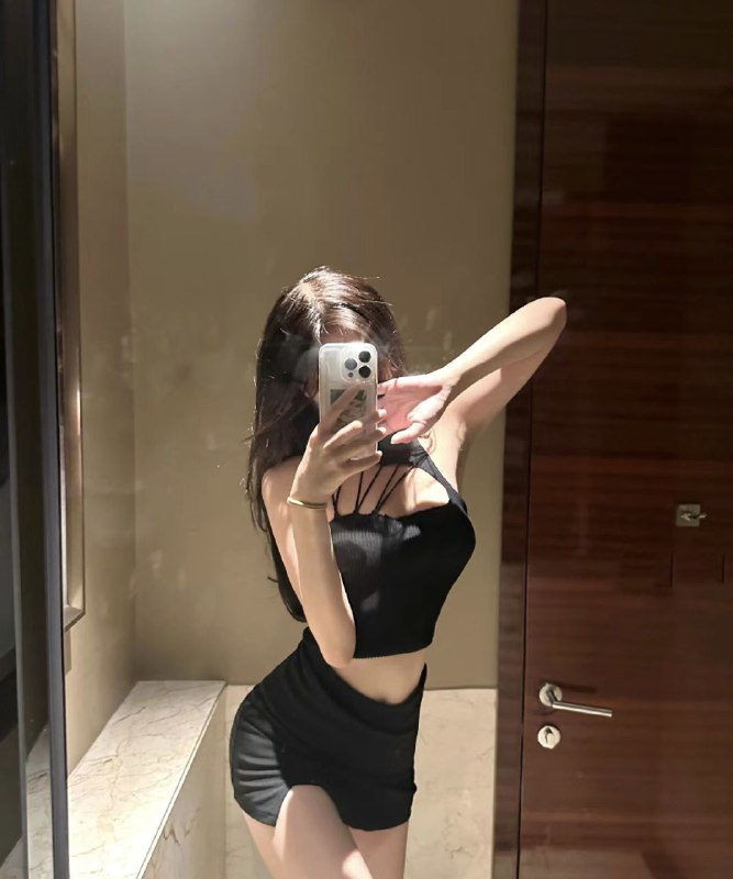 重庆啊泽🏠极品模特御姐172 02 D极品新人模特兼职• 02年 身高172真🐻d  纯天然无整•人类高质量女孩 气质圈外类型• 本人比照片好看 谈吐优雅 举止大方• 高素质圈外女友兼职🧚‍♀️