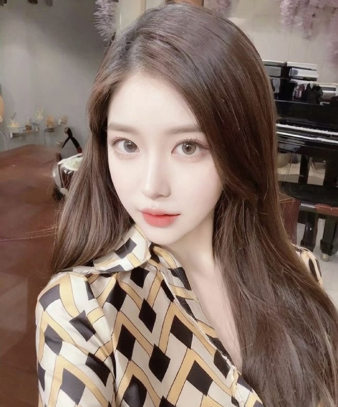 重庆啊泽🏠极品模特御姐172 02 D极品新人模特兼职• 02年 身高172真🐻d  纯天然无整•人类高质量女孩 气质圈外类型• 本人比照片好看 谈吐优雅 举止大方• 高素质圈外女友兼职🧚‍♀️