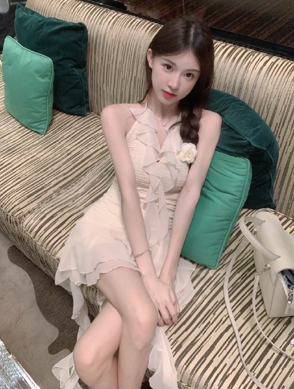 重庆可欣🏡新人兼职 王牌推荐👄🎶03 在校舞蹈艺术生 乖巧 甜美 雪白 三点粉🔜给你女友般的体验💕评价好 水嫩水多可满足一切需求✅170/36c