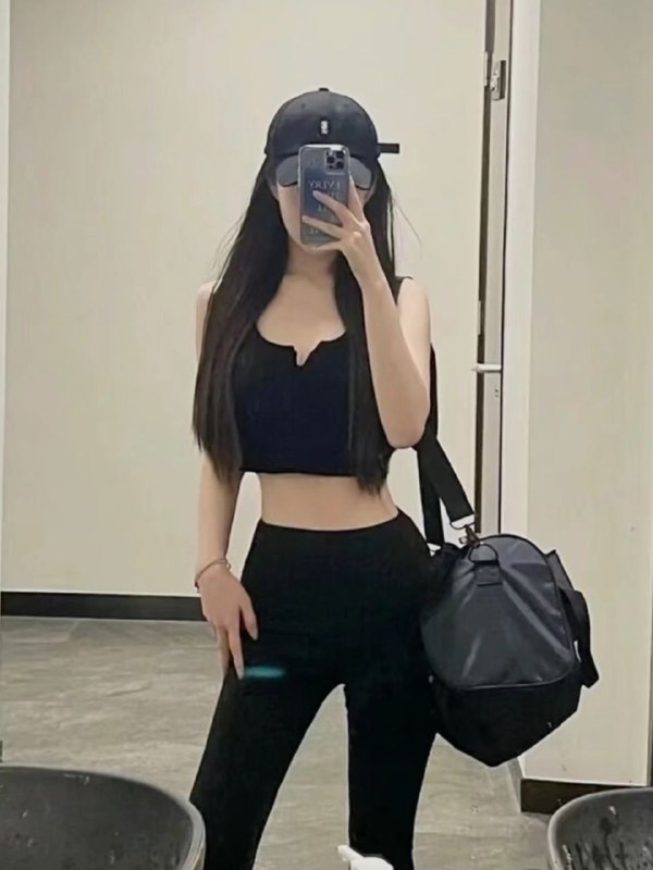 重庆啊泽🏠一手妹💕新人 纯欲小女神𝐀͏𝐝͏𝐝͏𝐫͏𝐞͏𝐬͏𝐬͏：hangzhouᴮᵁˢᵀ*：cᴴᴱᴵᴳᴴᵀ*：166cmᵂᴱᴵᴳᴴᵀ*：90斤左右ᴬᴳᴱ*：04年本人身材气质俱佳、情商高、温柔优雅、可根据喜好指定穿搭资料真实有效  纯兼职名校艺术系在读 喜好旅游 拍照 健身会瑜伽 一字马 A4腰 蜜桃臀 可多种姿势 配合度高初次下氵 偶尔兼职  只接待高素质k可能我是你生命里一个过客，但你不会遇见第二个我