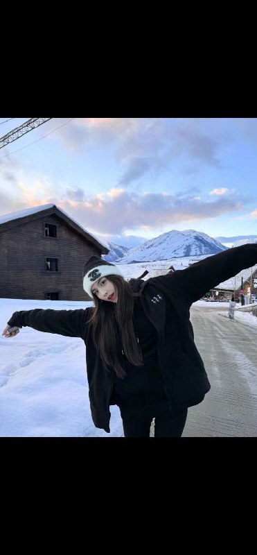 重庆陈晓极品新人沐莹莹🏠第一次下氵身青岛高171  年龄03体重91全方位服务女神  好评不断   性格开放筷子腿 瓜子脸大眼睛双眼皮 精通各种项目