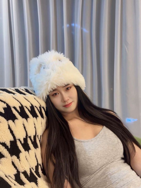 重庆水原希子170御姐重庆新人，身高:光脚170 真胸：36D  年龄00身体特点：真实D奶，天然无整容奶油 肌白皙光滑，热爱健身，大蜜🍑臂热情主动，温柔体贴，黄金比例，前凸后翘可情趣，可Kiss 可69 可验证假赔