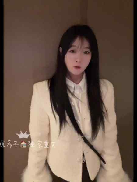 重庆外围-巨乳童颜-D罩杯大学生🐻