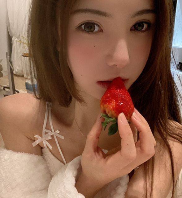 172d 04在校大学生-皮肤白超嗲-筷子腿 初恋的感觉#重庆外围#重庆商务模特#重庆上门#外围经纪#重庆外围女#重庆伴游