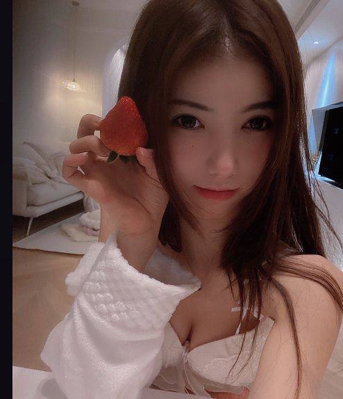 172d 04在校大学生-皮肤白超嗲-筷子腿 初恋的感觉#重庆外围#重庆商务模特#重庆上门#外围经纪#重庆外围女#重庆伴游