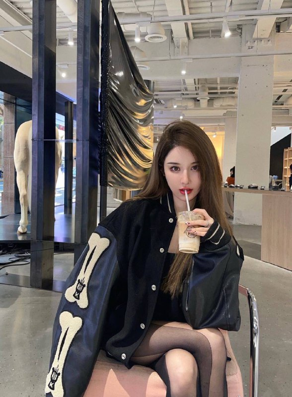 花海🏠重庆💐171E气质御姐 风情万种 穿着大牌 谈吐得体 女友感觉 给你不一样的体验#重庆外围#重庆商务模特#重庆上门#外围经纪#重庆外围女#重庆伴游